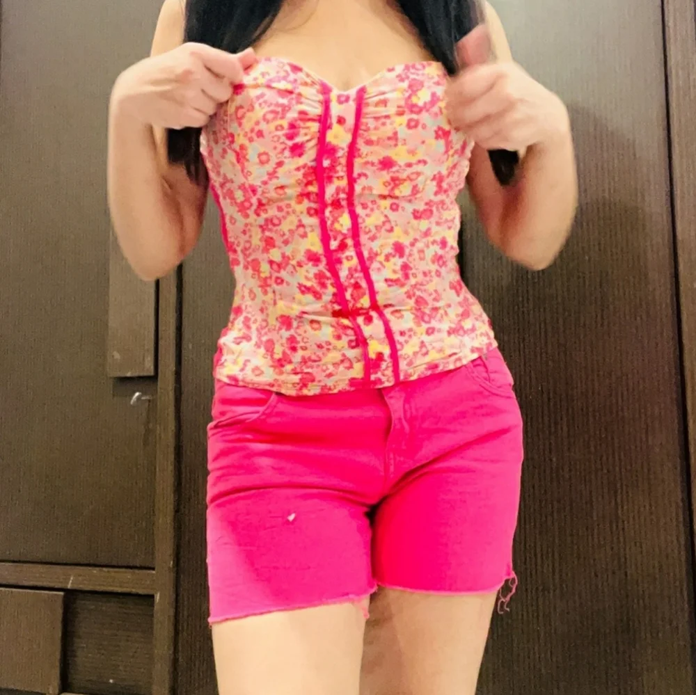 Pink denim shorts - Picture 2 of 4